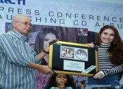 Tanpa Shaheer Sheikh, Ayu Ting - Ting Raih Penghargaan Multi Platinum