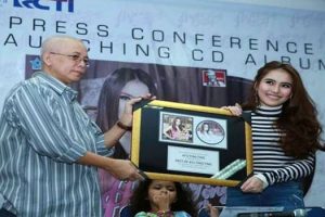 Tanpa Shaheer Sheikh, Ayu Ting - Ting Raih Penghargaan Multi Platinum