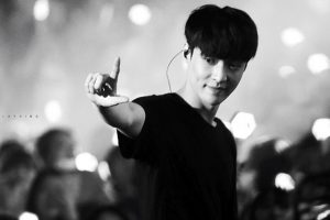 Sempat Pingsan, Lay EXO Susul Member Lain Ke Hokaido