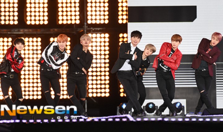 Tanpa-Super-Junior,-Leeteuk-Justru-Nyanyikan-Sorry-Sorry-Dengan-Idol-Group-Lain