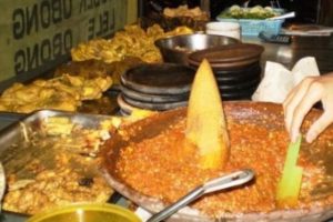 Kelewat Enak, Kuliner Malam di Surabaya Ini Tak Pernah Sepi Pembeli