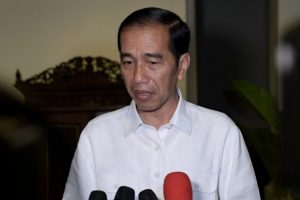 Batal Naikkan Harga Premium, Jokowi Ramai Dicibir