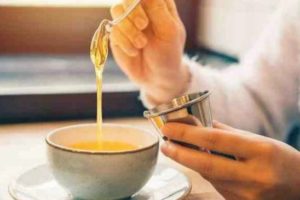 Bolehkan Madu Dikonsumsi Ibu Menyusui?