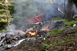 TABRAKAN DUA PESAWAT TERJUN PAYUNG DI WILAYAH UDARA SLOWAKIA