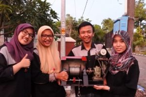 Lakukan Inovasi Mahasiswa PPNS Ciptakan Alat Pengangkat Beban Otomatis