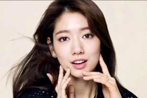 Park Shin Hye Lagi-lagi Dapat Kejutan Manis Dari Seorang Pria Saat Syuting 'Doctors', Siapa Ya?