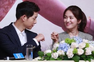 Banjir Tagar #HappySongJoongKiDay, Song Jong Ki Justru Ingin Lamar Song Hye Kyo Saat Ulang Tahunnya.