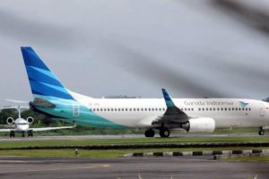 Delay 6 Jam, Penumpang Garuda Indonesia Hanya Diberi Kompensasi Sepotong Roti