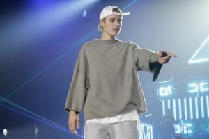 Justin Bieber Tinggalkan Panggung di Manchester Karena Ulah Para Fans