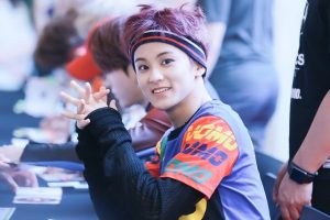 Mark NCT Ternyata Punya Hobi Cium Pipi Para Member