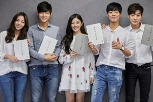 Park Bo Gum, Kim Yoo Jung dan Pemain Muda “Moonlight Drawn By Clouds” Tunjukkan Senyum Bahagia Saat Liburan Ke Filipina