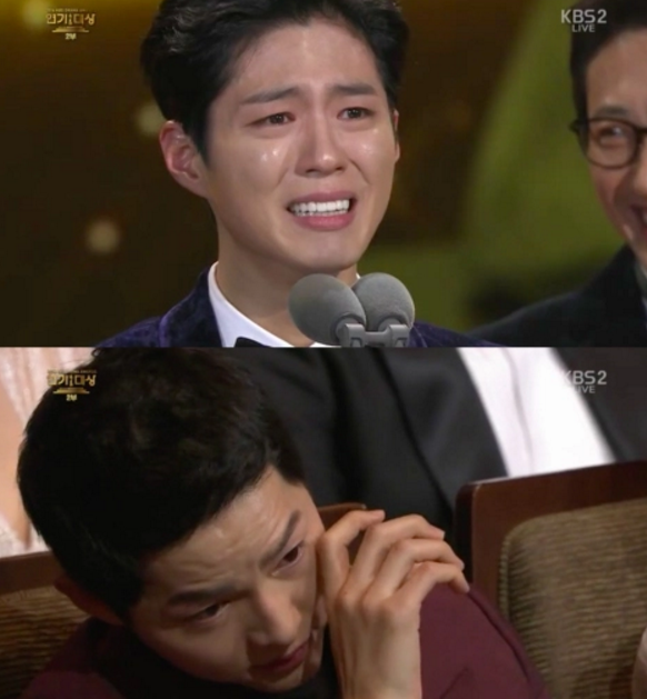 Park-Bo-Gum-Menang-KBS-Drama-Awards,-Song-Joong-Ki-Menangis
