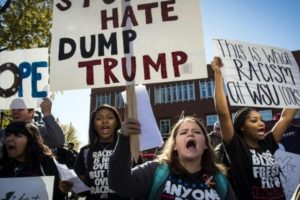 Demo Amerika Anggap Keputusan Trump Cederai Hak-Hak Muslim