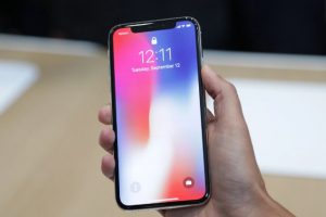 Penjualan Turun Drastis, Produksi iPhone X Bakal Dipangkas?