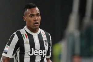 Dapat Pengganti, Manchester United Berhenti Kejar Bek Juventus Alex Sandro