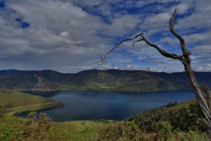 Bosan Ke Raja Ampat? Kunjungi 2 Danau Tersembunyi di Papua Barat Ini!