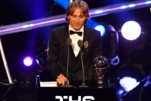 Modric Tegaskan Ogah Setim Bareng Messi