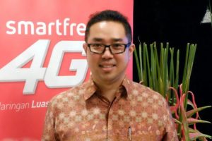 Smartfren Bungkus Produksi Smartphone Andromax