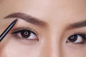 Tutorial Mudah Melukis Alis Agar Terlihat Natural