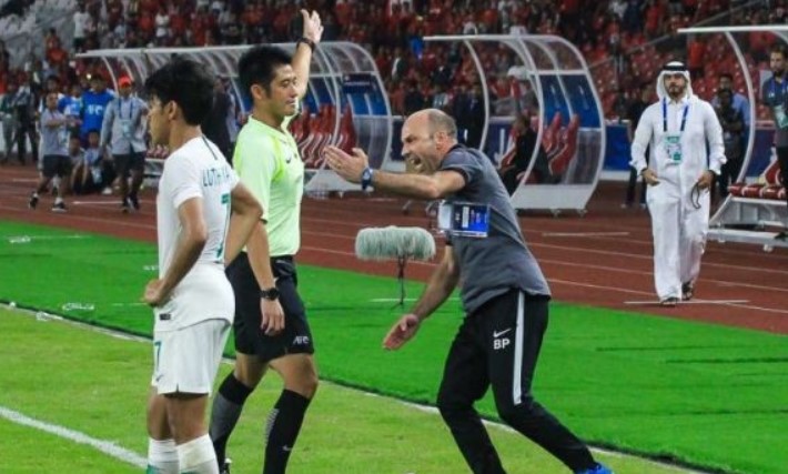 Kalahkan Timnas U-19, Pelatih Qatar Diganjar Kartu Merah
