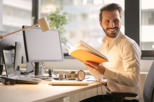 13 Contoh Surat Lamaran Kerja dan Tips Membuatnya